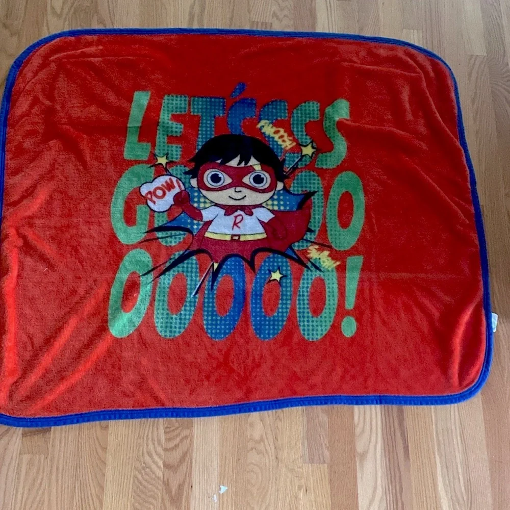 Super Blanky Ryan’s World Fleece Throw Blanket and Cape (GS)